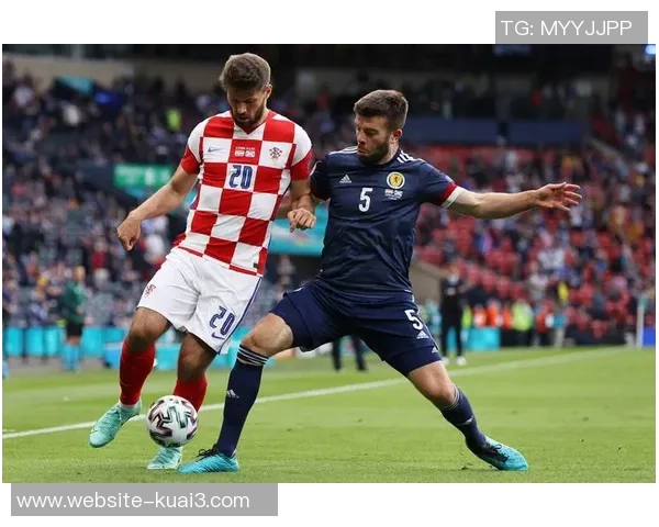 U21捷克与丹麦激战正酣青年才俊争夺欧洲足球荣耀 U21捷克与丹麦激战正酣青年才俊争夺欧洲足球荣耀